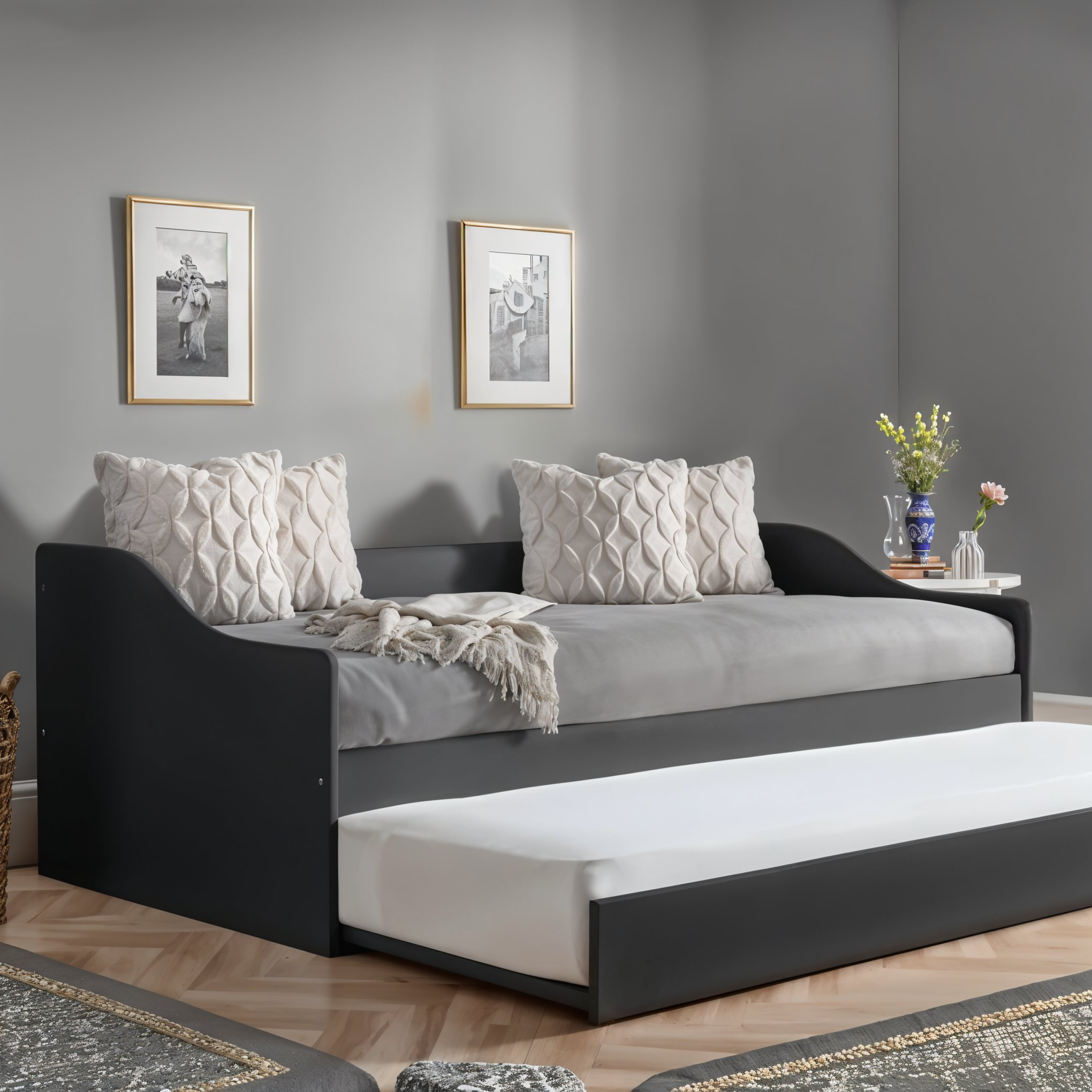 Hova Linen Daybed enhanced